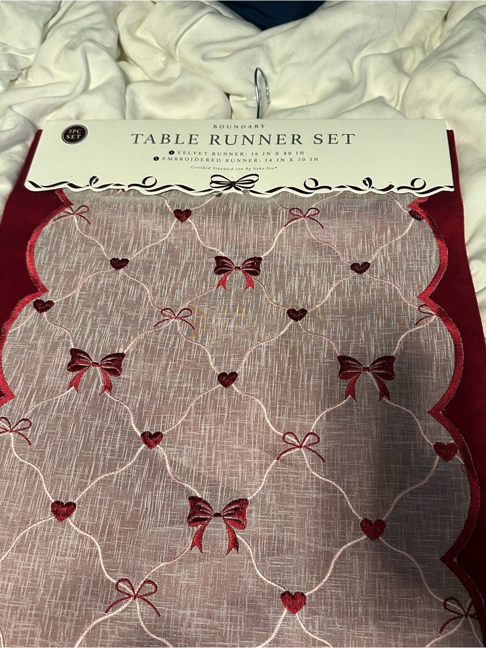 Red Embroidered Table Runner Set - Elegant Holiday Design